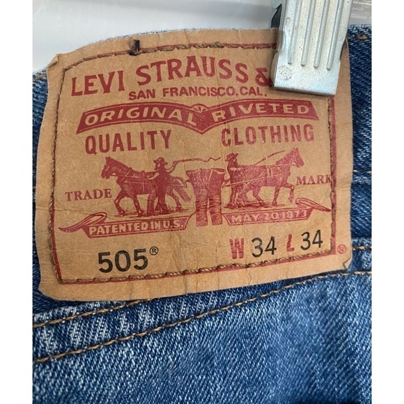 Levi’s Women l HI RISE MOM JEANS 505 LEVIS STRAIGHT FIT - Picture 1 of 3